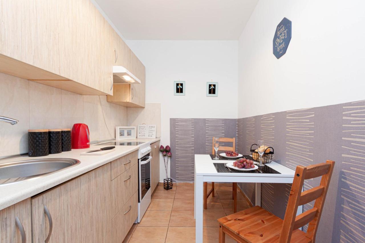 Good Feeling In Apartment *